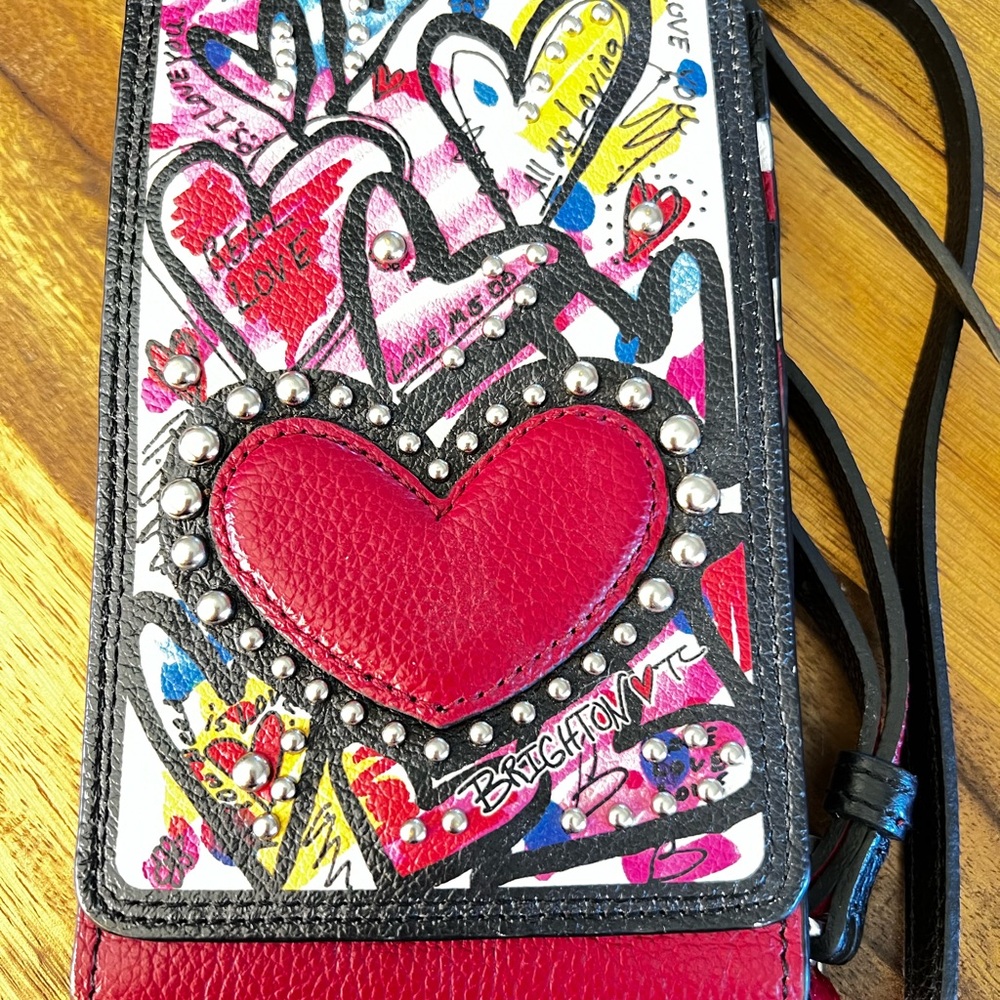 Brighton crossbody
Great shape
For phone, credit cards
Snap, buckle 
Adjustable